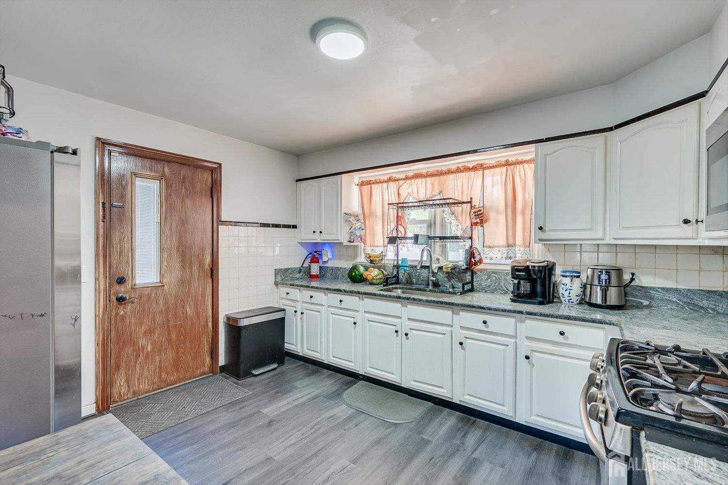 Photo 4 of Single family home for sale at 18 Union Pl, Irvington, NJ 07111 | MLS# 2704603R | Listing updated on 2026-09-19
