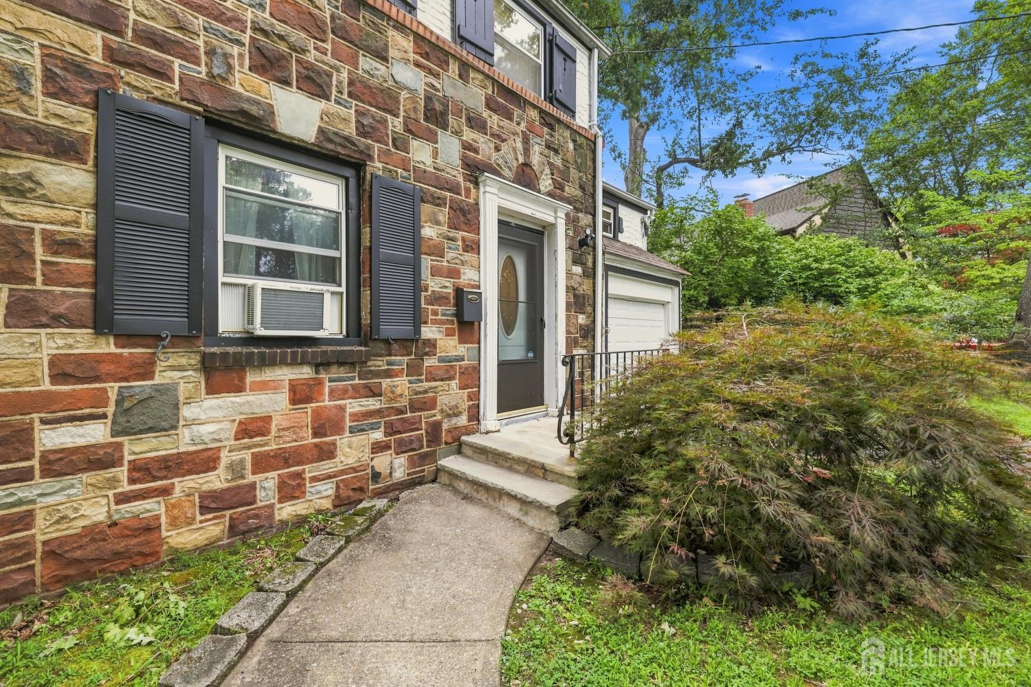 Photo 2 of Single family home for sale at 928 Beechwood Ct, Plainfield, NJ 07060 | MLS# 2704548R | Listing updated on 2026-09-16