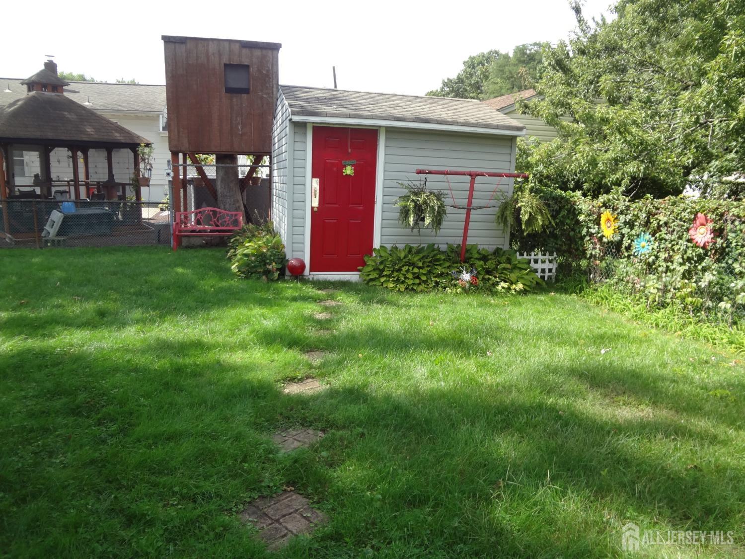 Photo 3 of Single family home for sale at 4 Wilbur Ter, Sayreville, NJ 08872 | MLS# 2704615R | Listing updated on 2026-09-16