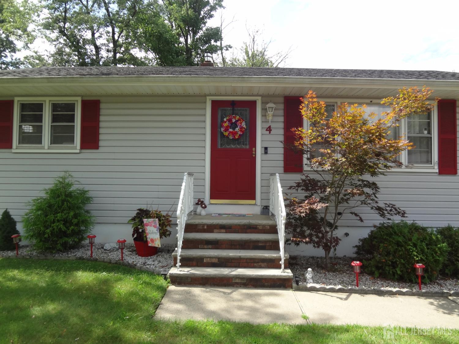 Photo 3 of Single family home for sale at 4 Wilbur Ter, Sayreville, NJ 08872 | MLS# 2704615R | Listing updated on 2026-09-16