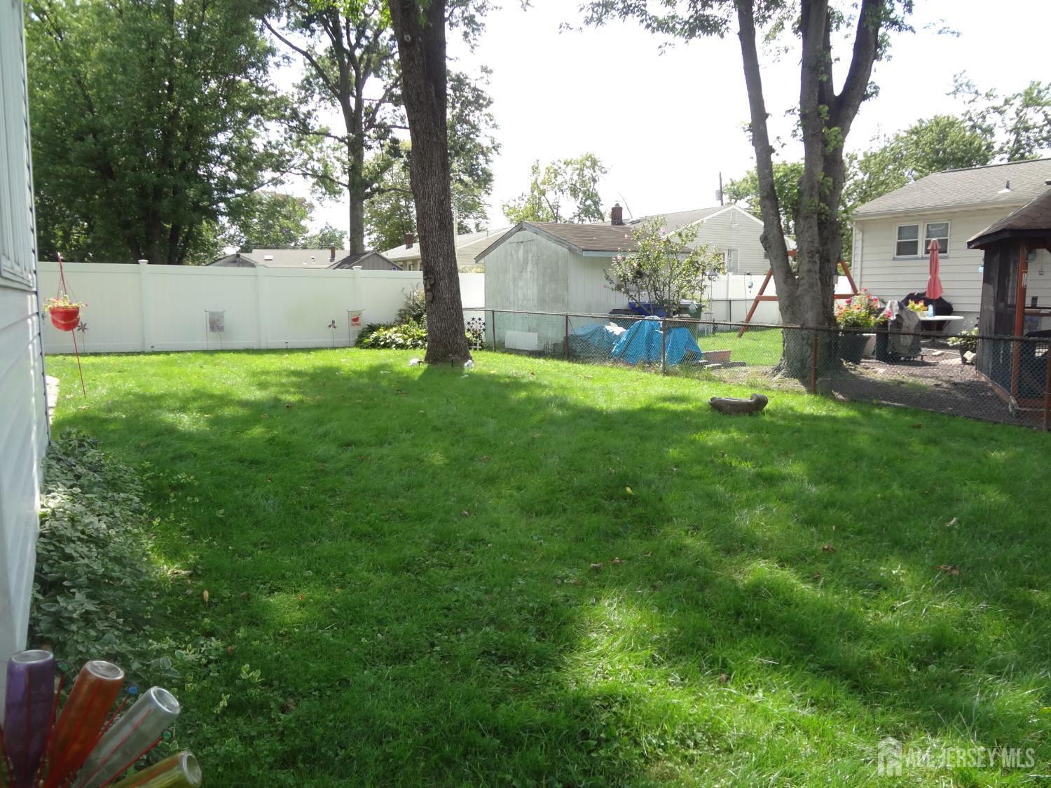 Photo 4 of Single family home for sale at 4 Wilbur Ter, Sayreville, NJ 08872 | MLS# 2704615R | Listing updated on 2026-09-16