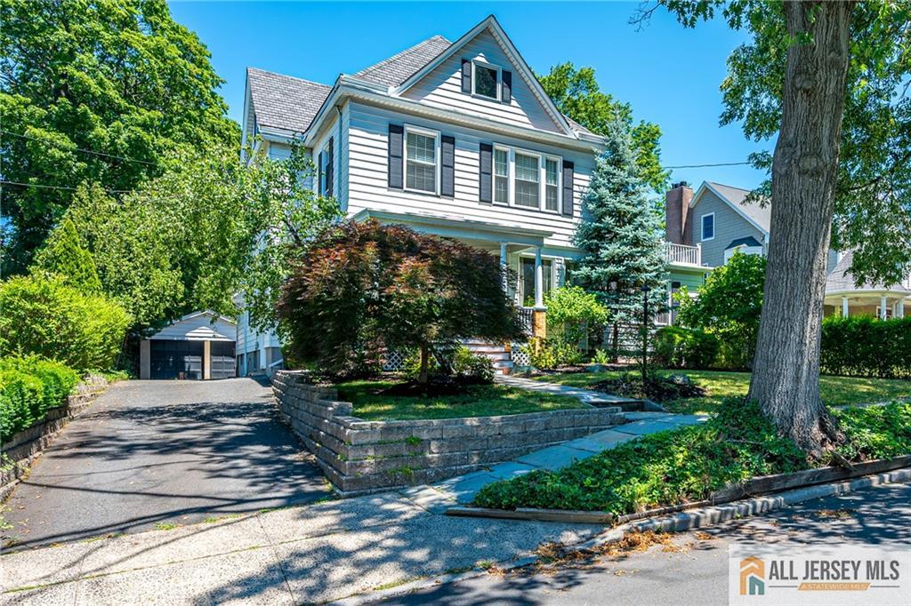 Photo 2 of Single family home for sale at 76 Spring St, Metuchen, NJ 08840 | MLS# 2770488M | Listing updated on 2026-09-19