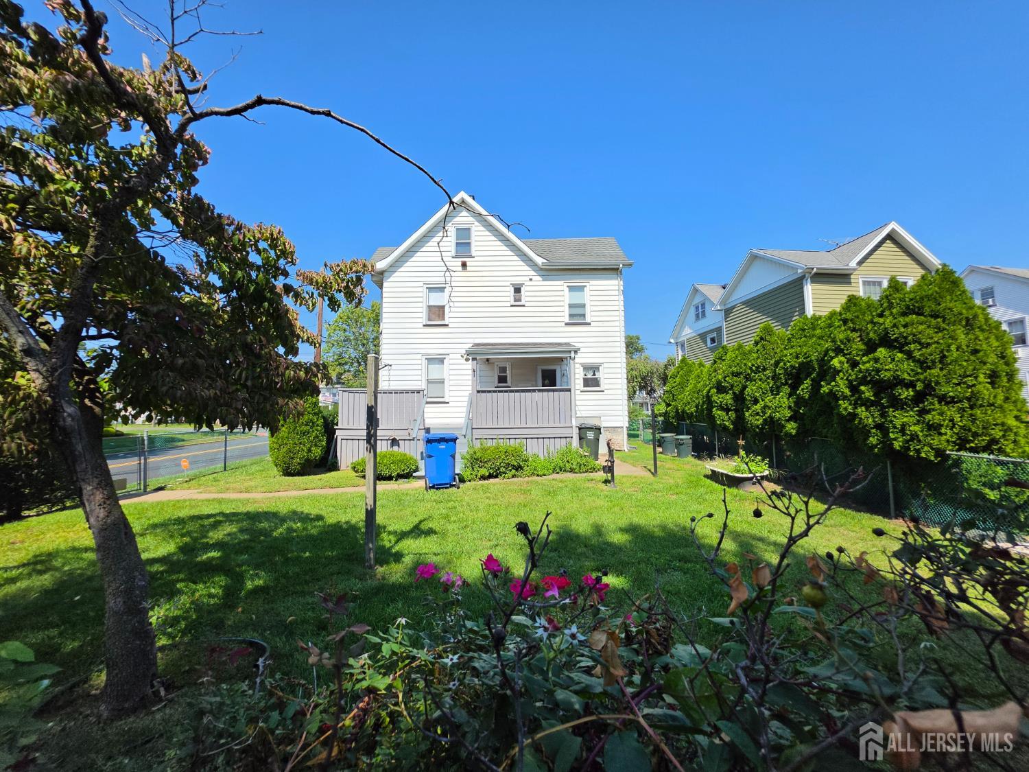 Photo 2 of Single family home for sale at 205 Green St, Woodbridge, NJ 07095 | MLS# 2704696R | Listing updated on 2026-09-29