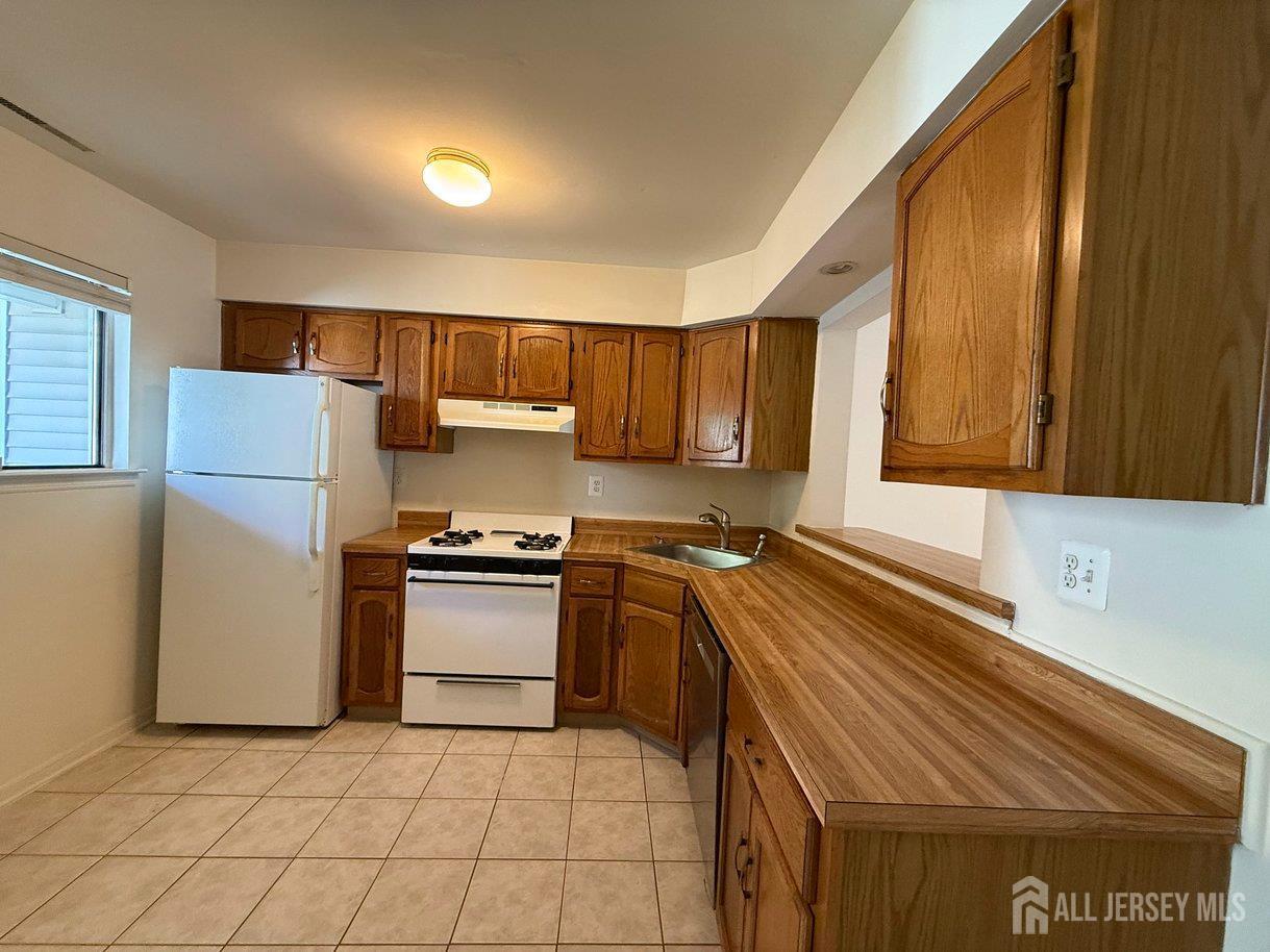 Photo 3 of Condo for sale at 12 Sunflower Ct, Edison, NJ 08820 | MLS# 2704711R | Listing updated on 2026-09-18