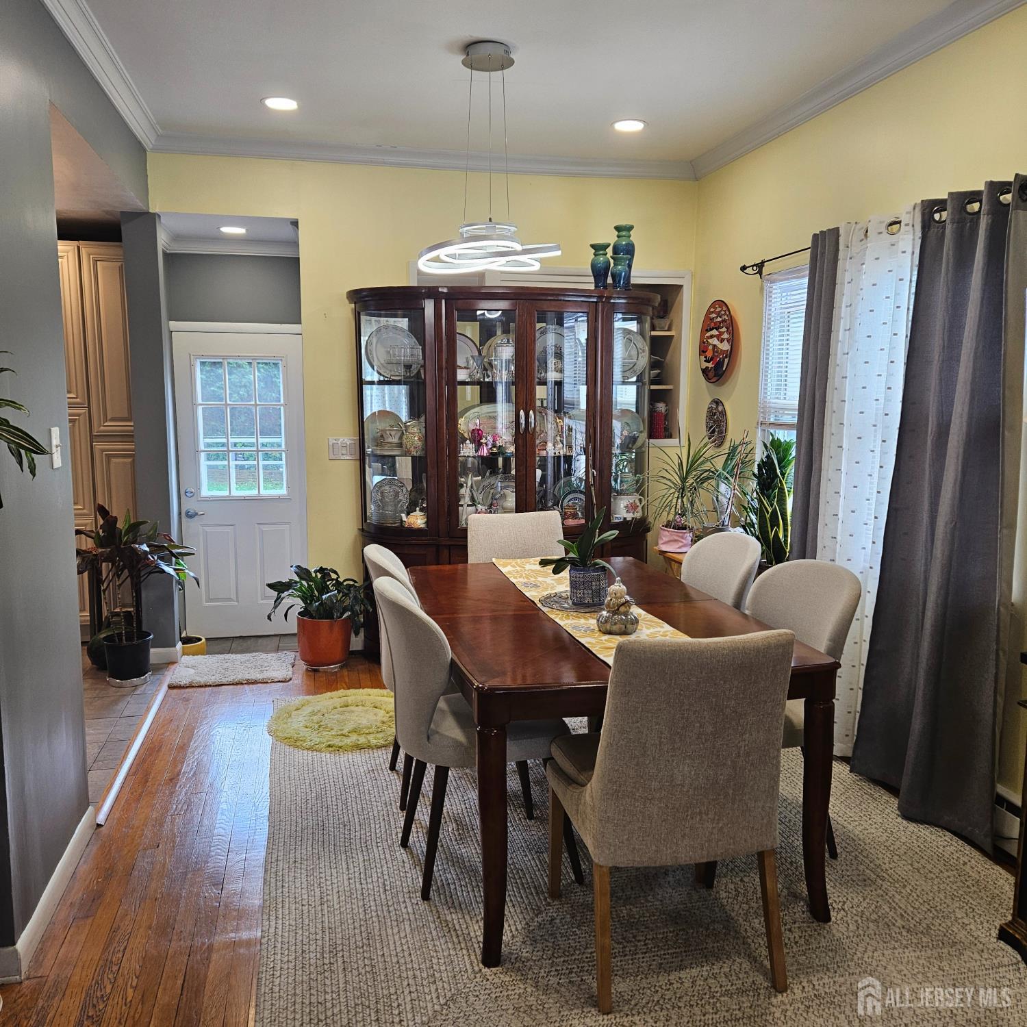 Photo 4 of Single family home for sale at 136 Isabelle St, Menlo Park Terrace, NJ 08840 | MLS# 2704775R | Listing updated on 2026-09-24