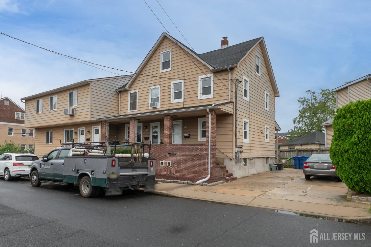 Listing photo 3
