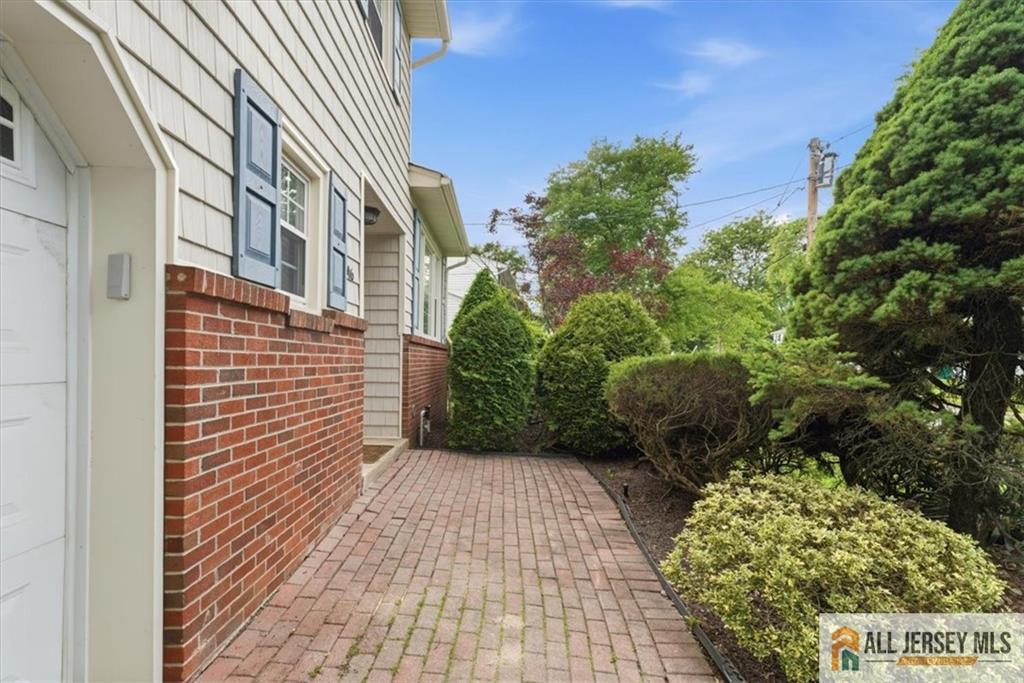 Photo 3 of Single family home for sale at 46 Lynnwood Rd, Edison, NJ 08820 | MLS# 2770012M | Listing updated on 2026-09-25