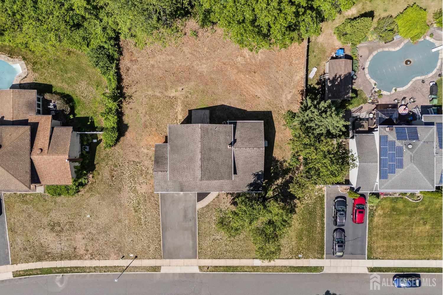 Photo 3 of Single family home for sale at 41 Oakwood Dr, Parlin, NJ 08859 | MLS# 2705208R | Listing updated on 2026-09-26