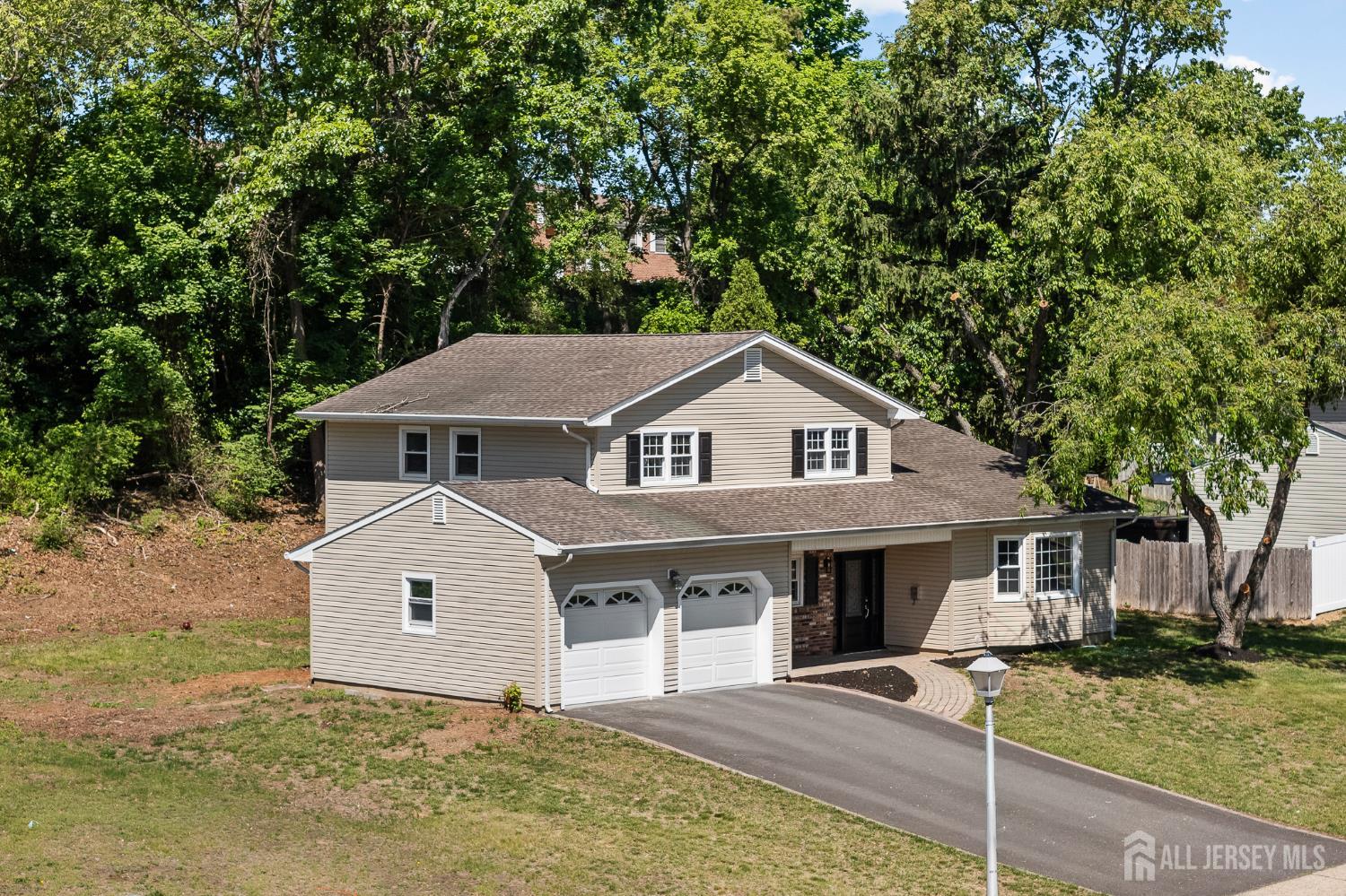 Photo 2 of Single family home for sale at 41 Oakwood Dr, Parlin, NJ 08859 | MLS# 2705208R | Listing updated on 2026-09-26