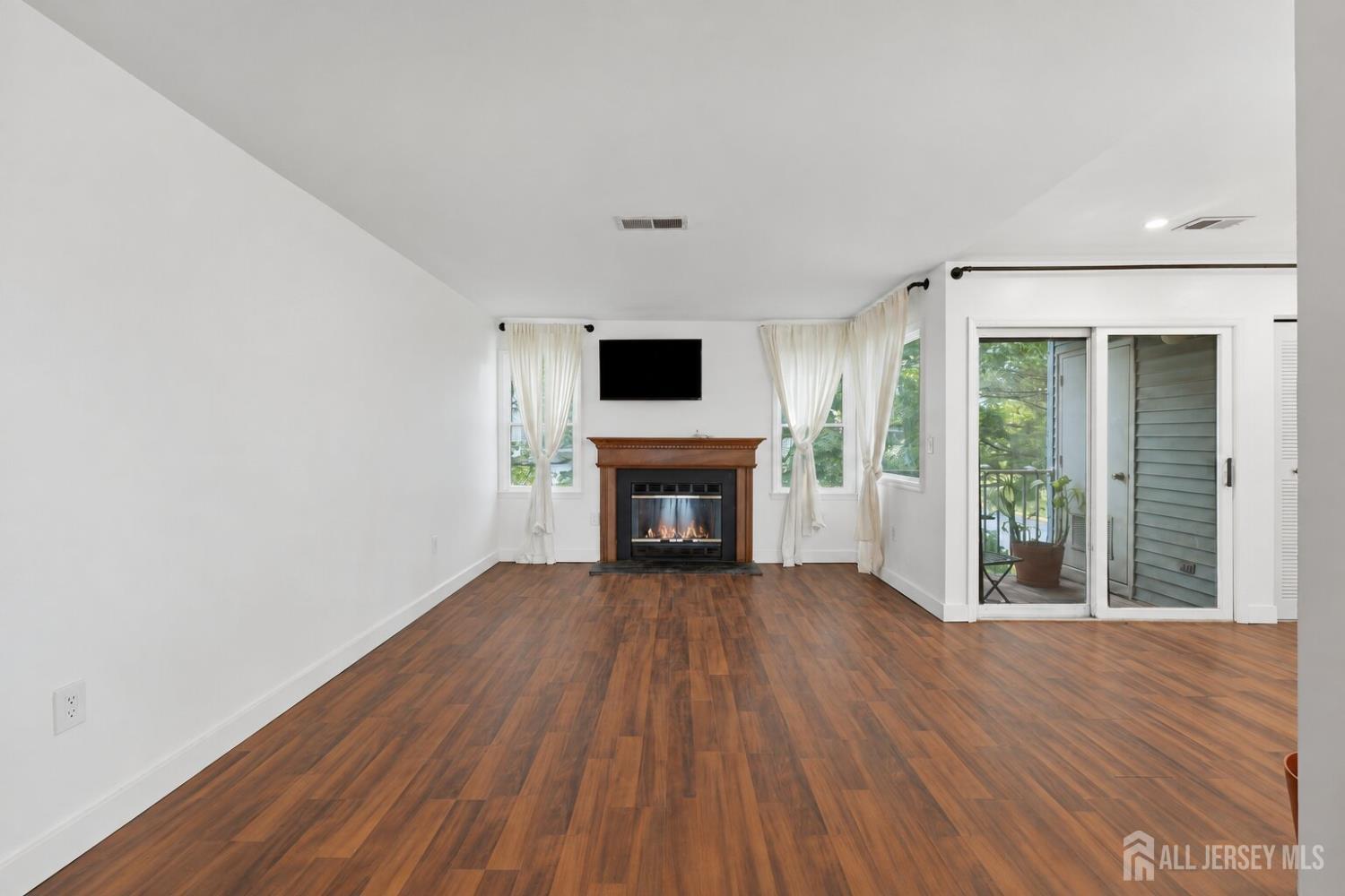 Photo 3 of Townhouse for sale at 320 Edpas Rd, New Brunswick, NJ 08901 | MLS# 2703796R | Listing updated on 2026-10-03