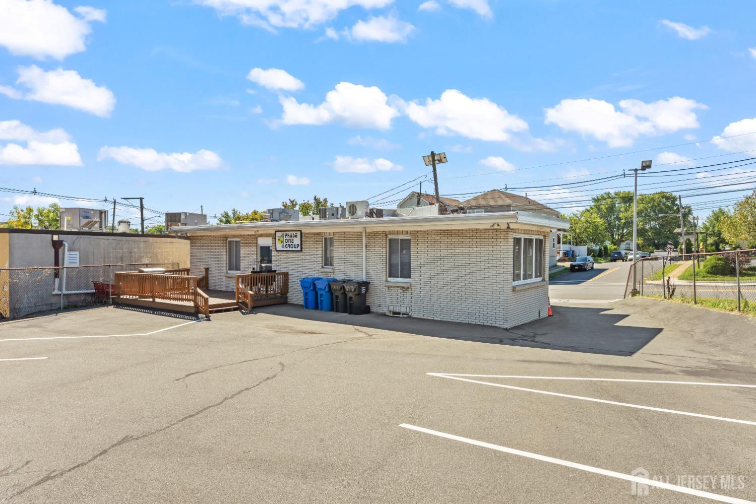 Listing photo 6