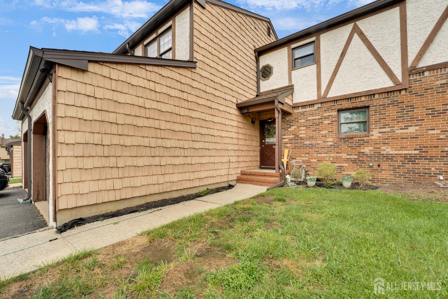 Photo 3 of Townhouse for sale at 23 Wellington Ct, Sayreville, NJ 08872 | MLS# 2705323R | Listing updated on 2026-09-30