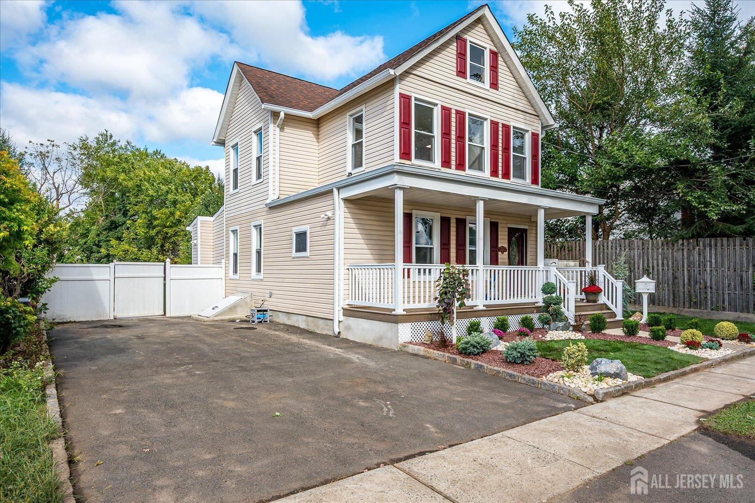 Photo 2 of Single family home for sale at 8 Fox Rd, Edison, NJ 08817 | MLS# 2704635R | Listing updated on 2026-10-07