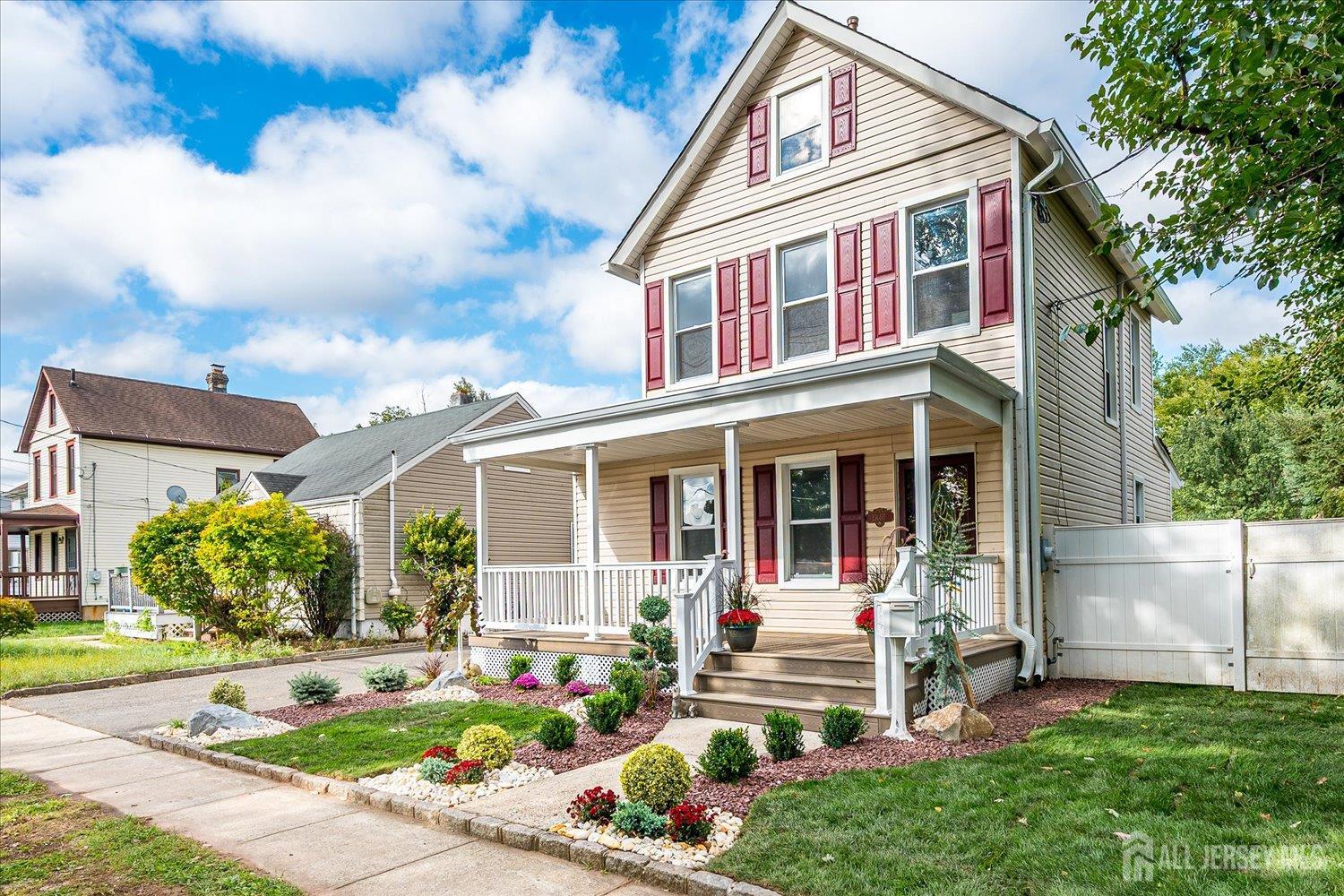 Photo 3 of Single family home for sale at 8 Fox Rd, Edison, NJ 08817 | MLS# 2704635R | Listing updated on 2026-10-07