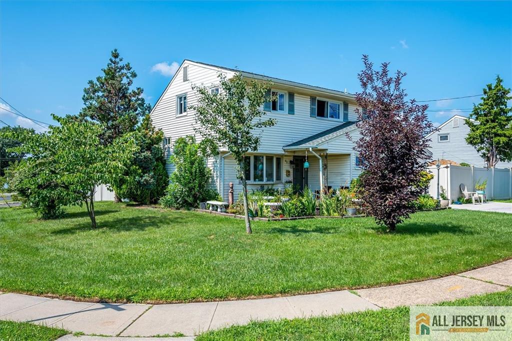 Photo 3 of Single family home for sale at 89 Whitman St, Carteret, NJ 07008 | MLS# 2770205M | Listing updated on 2026-09-29