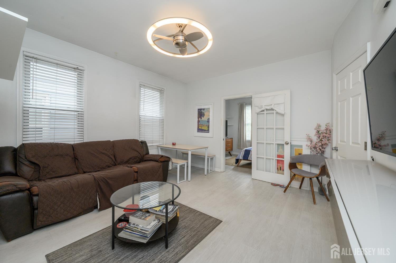 Listing photo 6