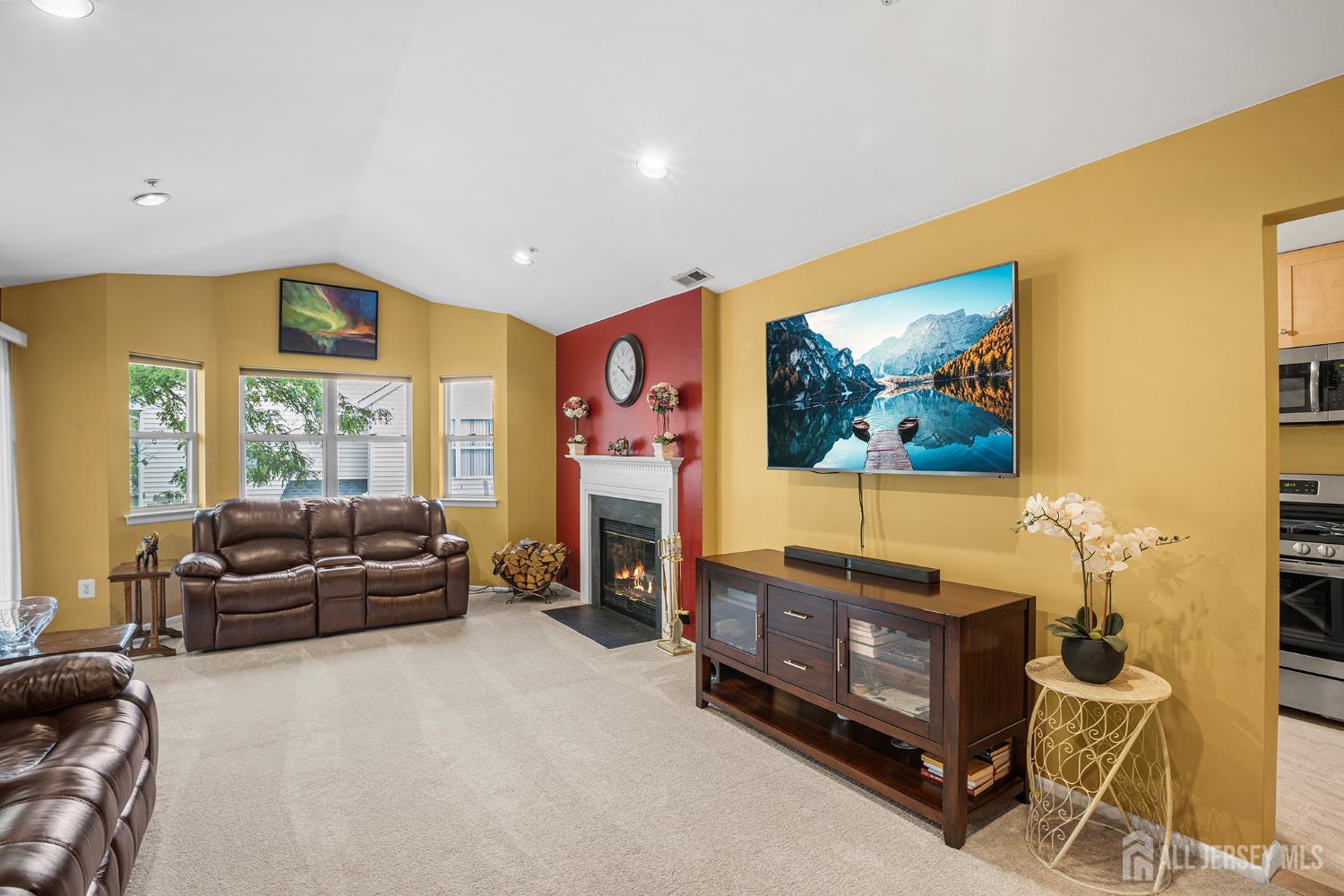 Photo 3 of Townhouse for sale at 400 Keswick Dr, Piscataway, NJ 08854 | MLS# 2705350R | Listing updated on 2026-10-01