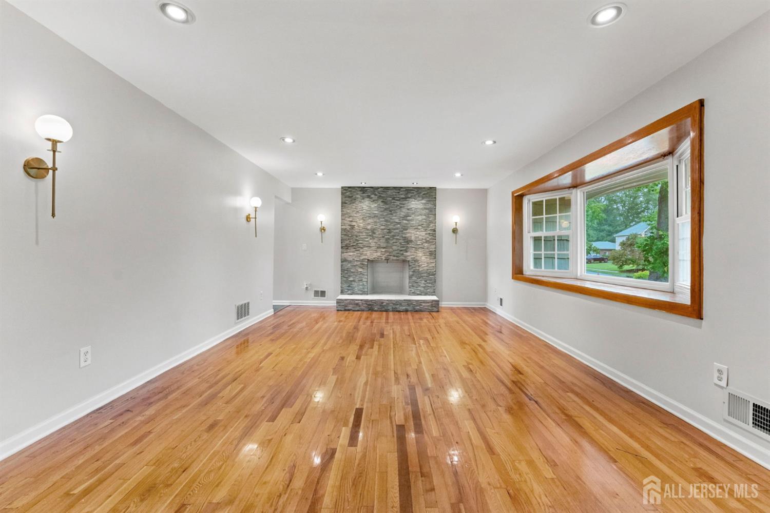 Photo 3 of Single family home for sale at 4 Redcoat Dr, East Brunswick, NJ 08816 | MLS# 2705467R | Listing updated on 2026-10-03