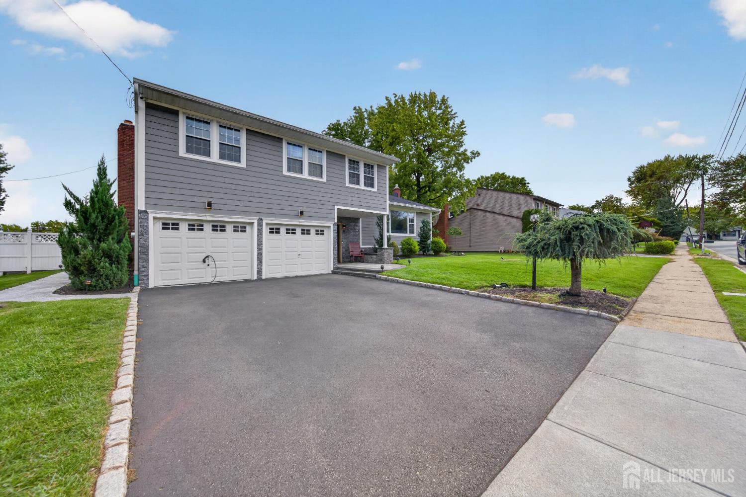 Photo 3 of Single family home for sale at 9 Nightingale St, Edison, NJ 08820 | MLS# 2705271R | Listing updated on 2026-10-05
