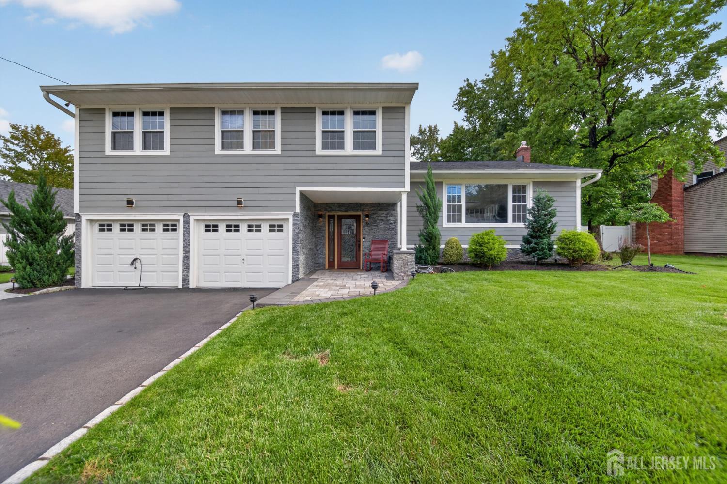 Photo 2 of Single family home for sale at 9 Nightingale St, Edison, NJ 08820 | MLS# 2705271R | Listing updated on 2026-10-05