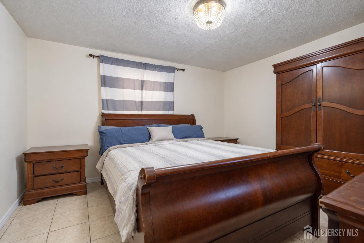 Photo 4 of Single family home for sale at 450 Mechanic St, Perth Amboy, NJ 08861 | MLS# 2705472R | Listing updated on 2026-10-01