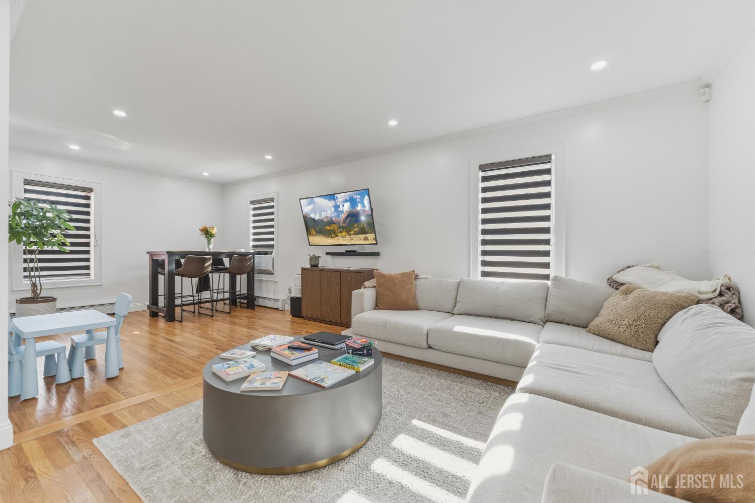 Photo 3 of Single family home for sale at 233 Grove St, Woodbridge Proper, NJ 07095 | MLS# 2705569R | Listing updated on 2026-10-03