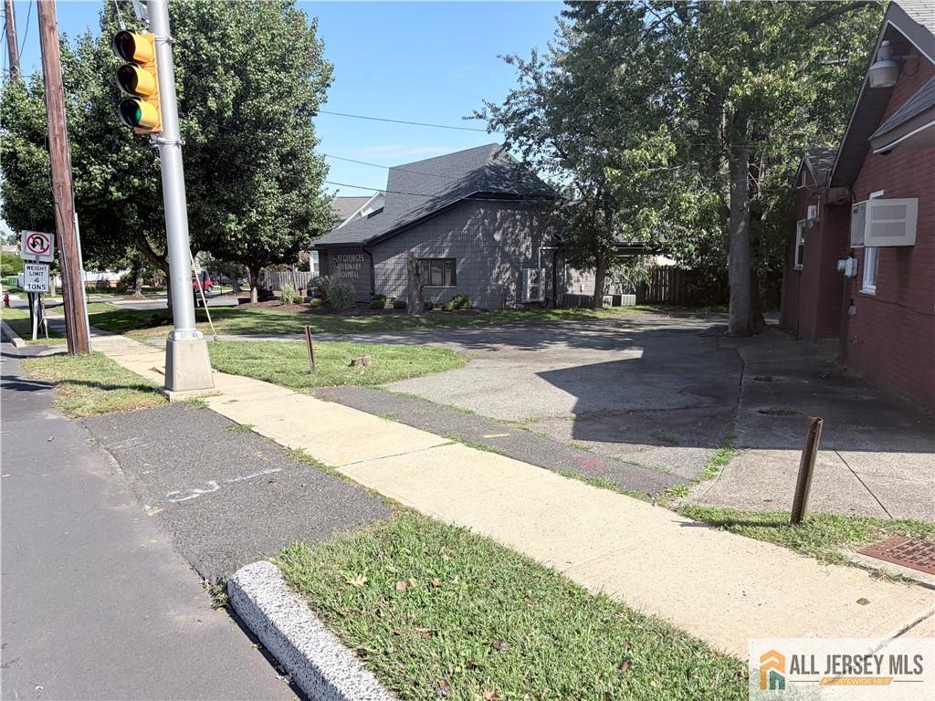 Listing photo 4