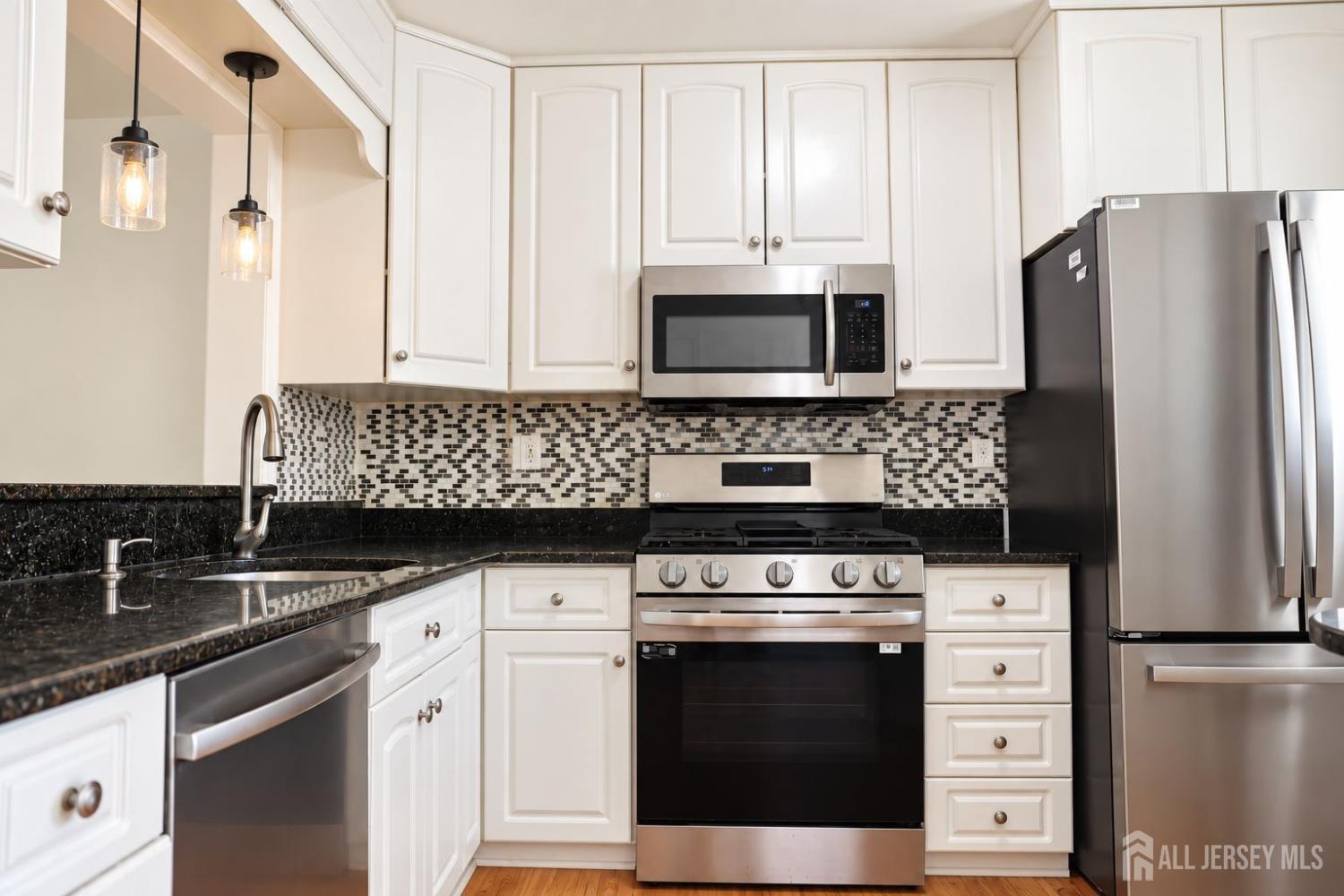Photo 4 of Townhouse for sale at 2 Tulip Ct, Edison, NJ 08820 | MLS# 2705559R | Listing updated on 2026-10-01