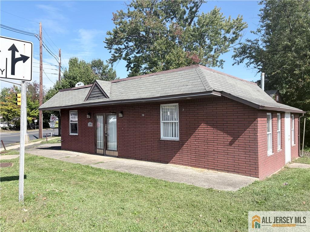 Listing photo 3