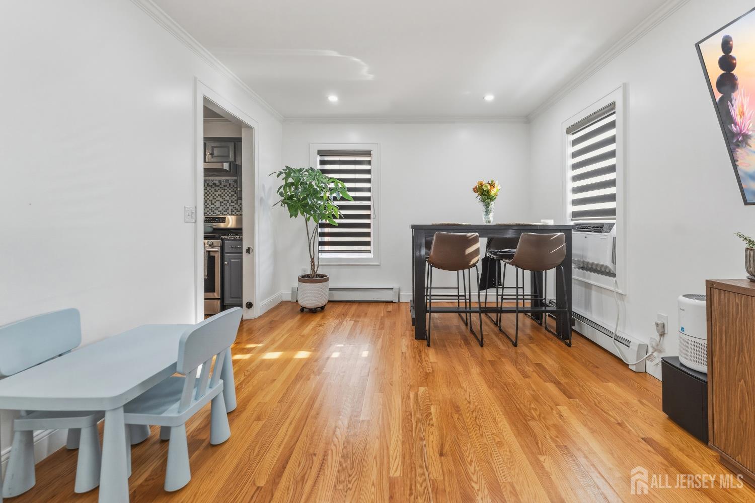 Photo 4 of Single family home for sale at 233 Grove St, Woodbridge Proper, NJ 07095 | MLS# 2705569R | Listing updated on 2026-10-03