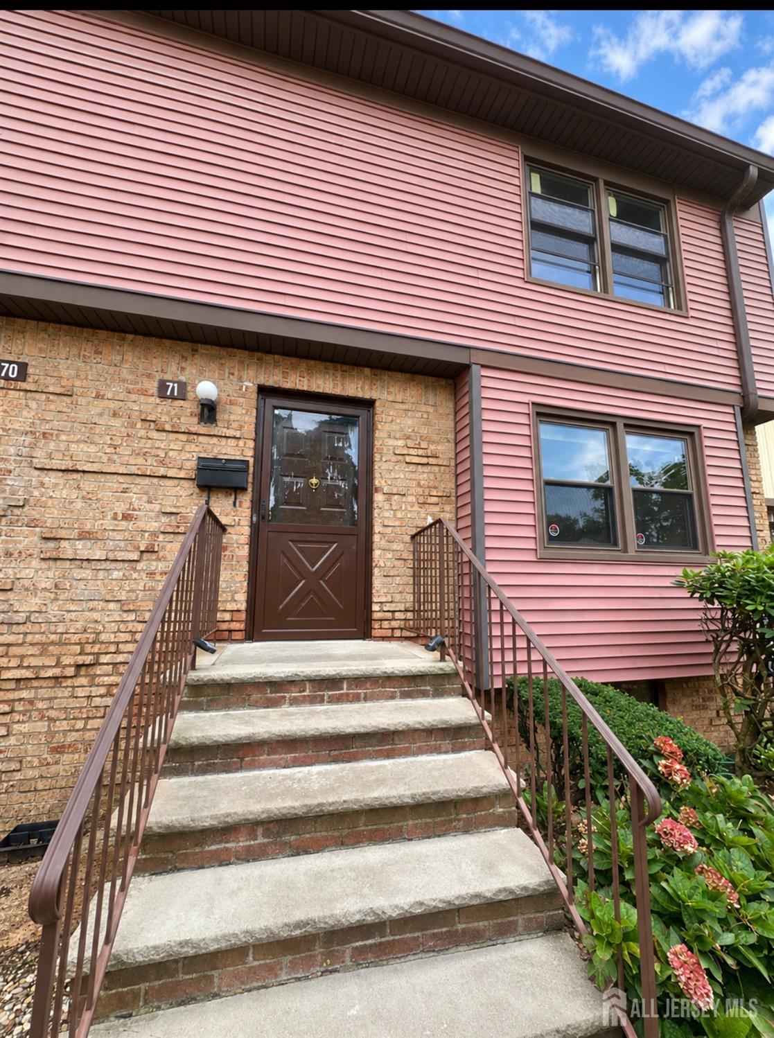 71 Highview Drive