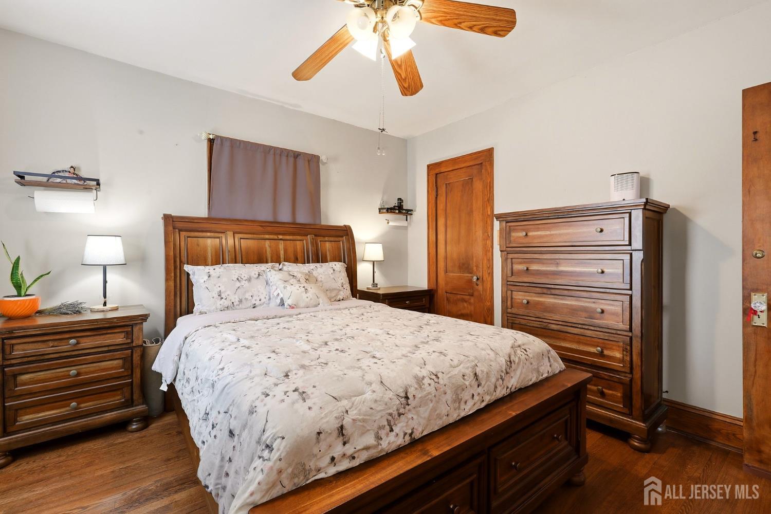 Photo 3 of Single family home for sale at 958 Carteret Ave, Union Twp, NJ 07083 | MLS# 2705369R | Listing updated on 2026-10-01
