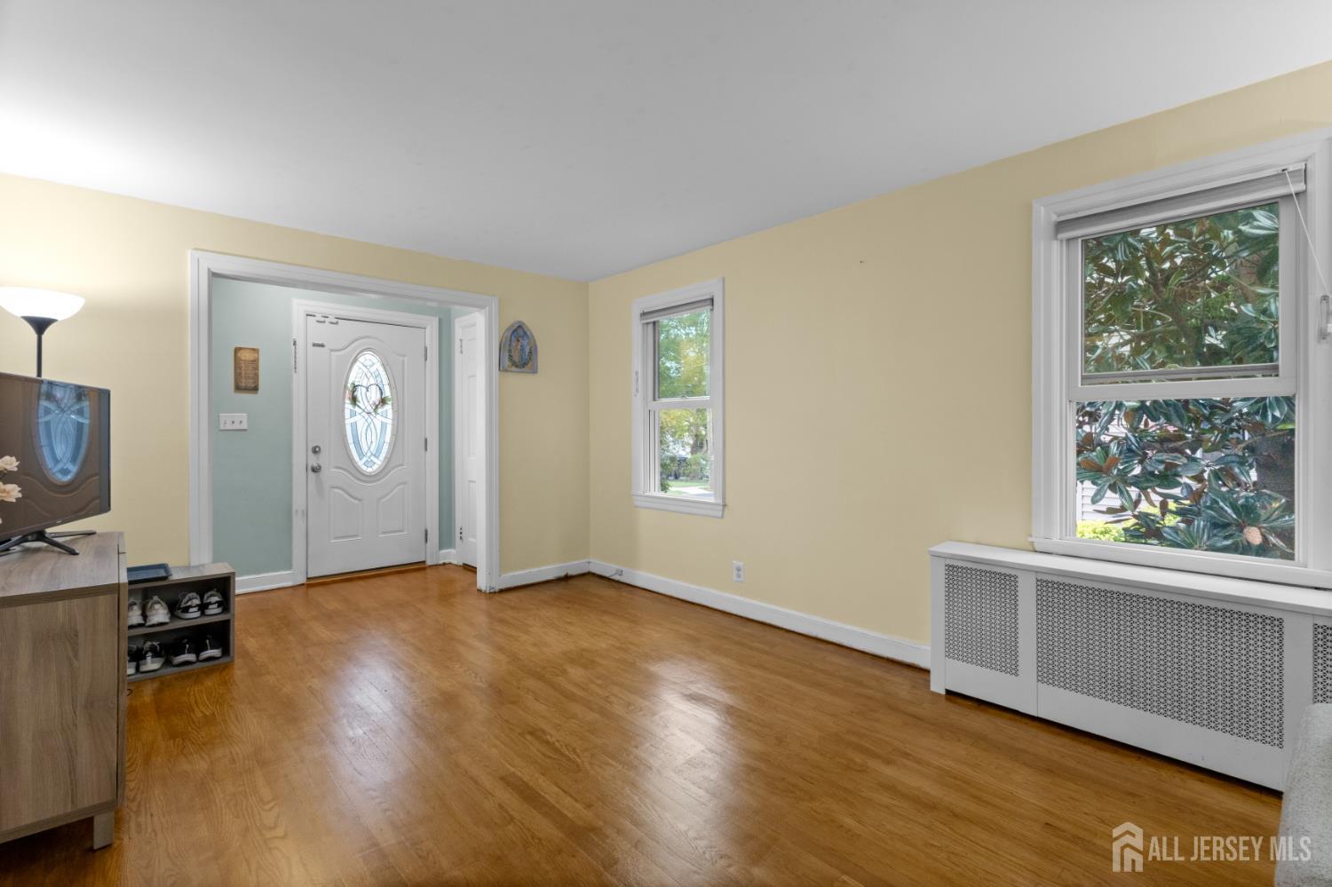Photo 3 of Single family home for sale at 16 Vanderbuilt Pl, Woodbridge Proper, NJ 07095 | MLS# 2705356R | Listing updated on 2026-10-06
