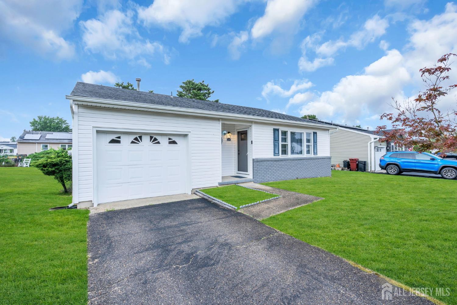 Photo 3 of Single family home for sale at 214 Westbrook Dr, Toms River, NJ 08757 | MLS# 2705183R | Listing updated on 2026-10-02