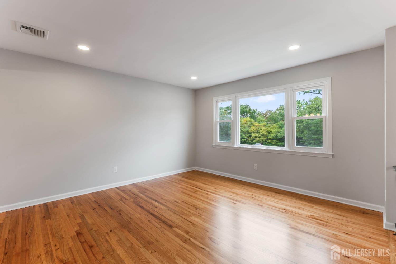 Photo 4 of Single family home for sale at 273 W Indiana Ave, Iselin, NJ 08830 | MLS# 2705379R | Listing updated on 2026-10-07