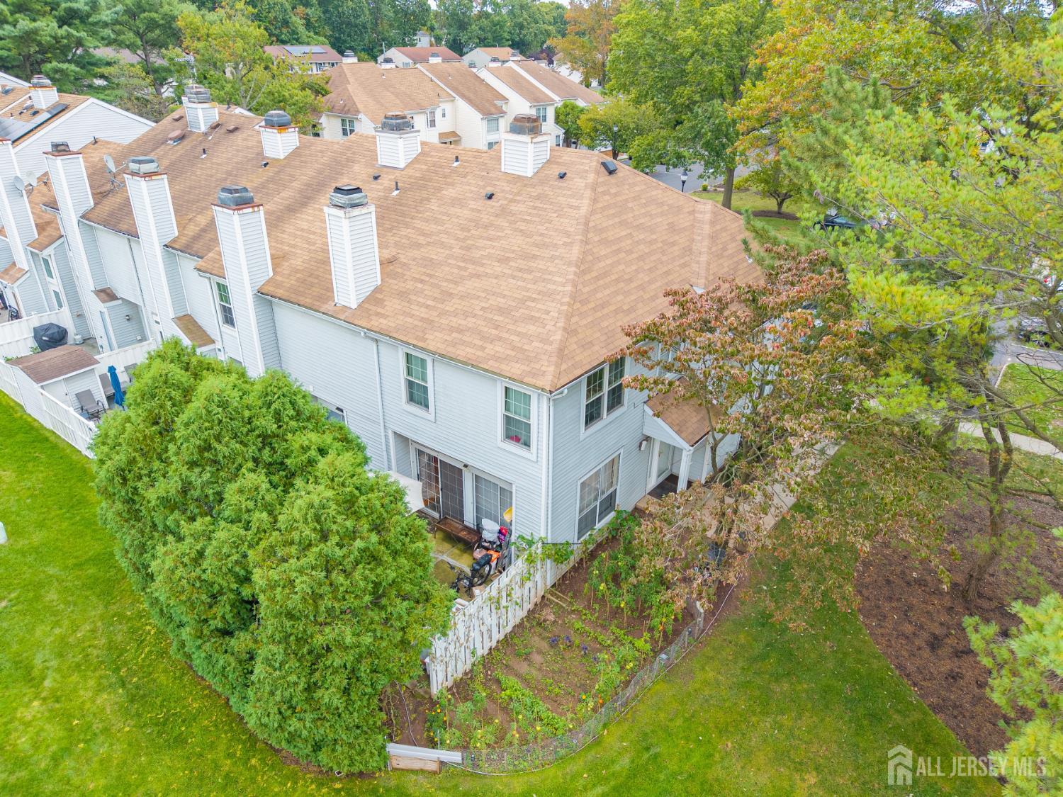 Photo 3 of Townhouse for sale at 22 Borelle Sq, Sayreville, NJ 08859 | MLS# 2705480R | Listing updated on 2026-10-03