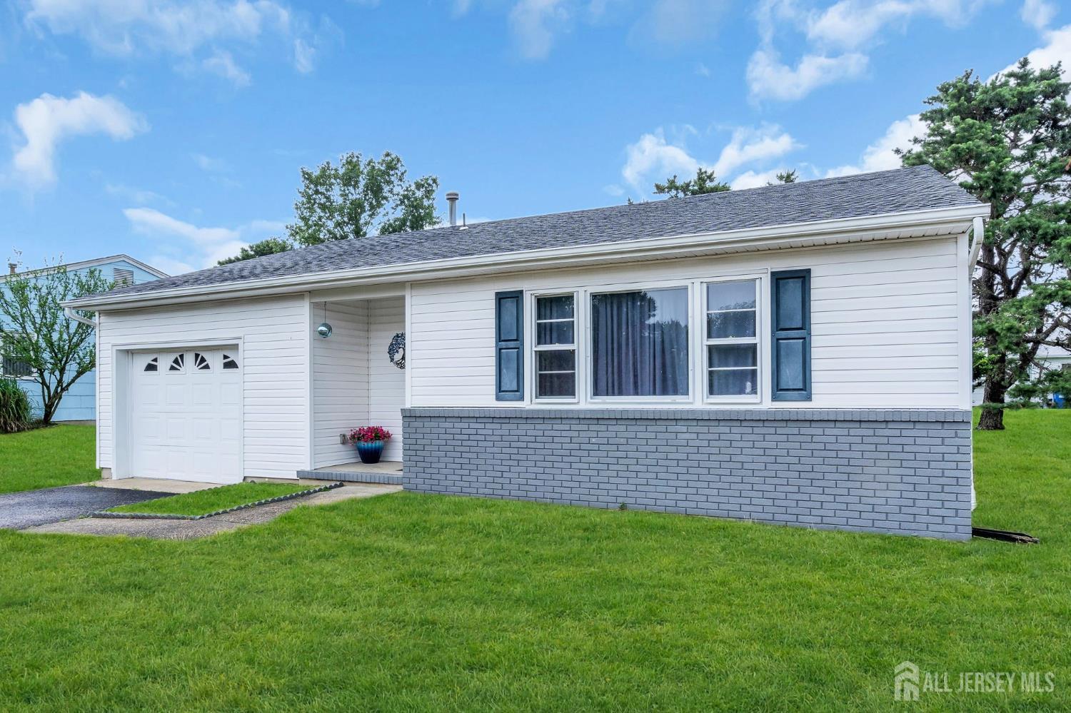Photo 3 of Single family home for sale at 214 Westbrook Dr, Toms River, NJ 08757 | MLS# 2705183R | Listing updated on 2026-10-02