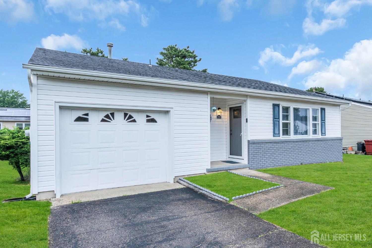 Photo 2 of Single family home for sale at 214 Westbrook Dr, Toms River, NJ 08757 | MLS# 2705183R | Listing updated on 2026-10-02