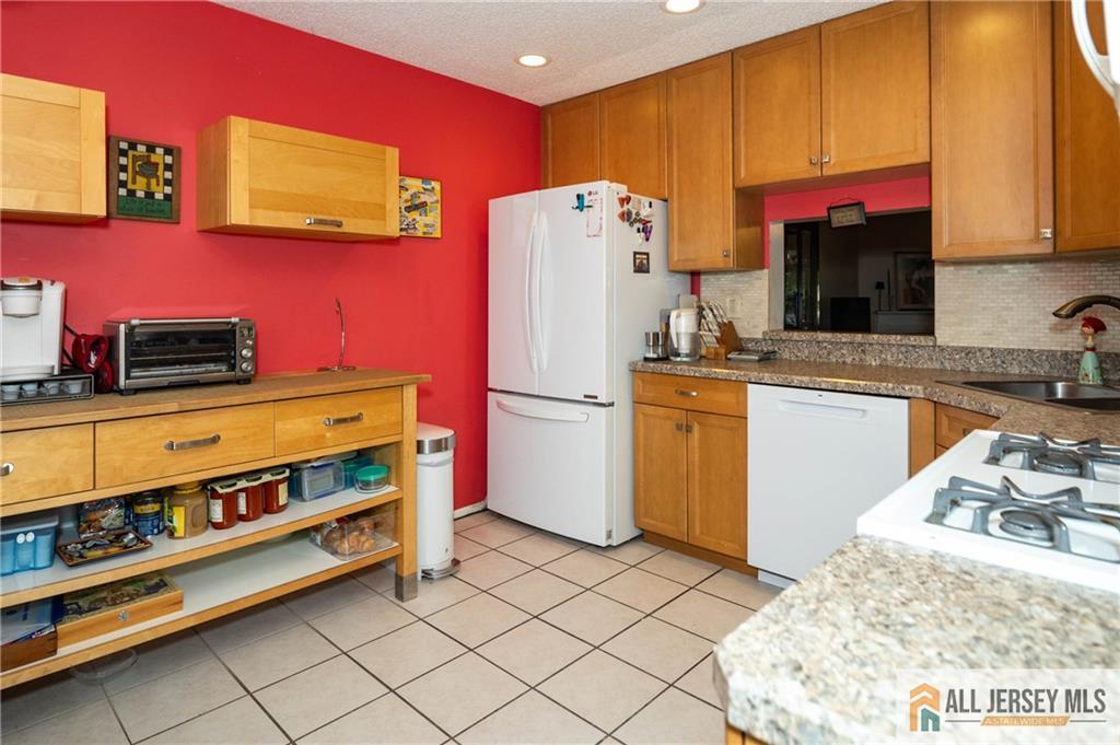 Photo 4 of Townhouse for sale at 49 Albury Way, North Brunswick, NJ 08902 | MLS# 2770616M | Listing updated on 2026-10-04