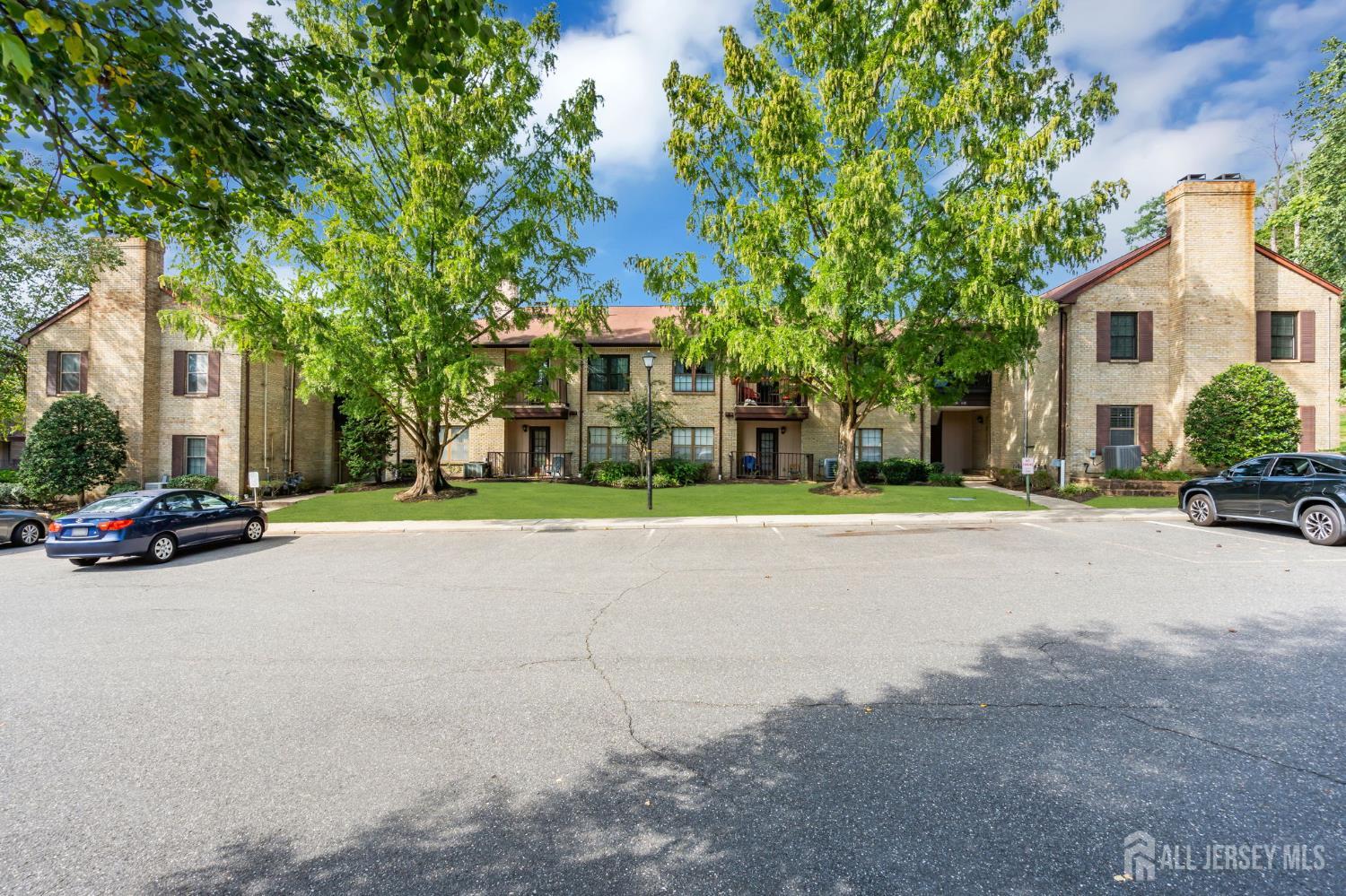Photo 3 of Condo for sale at 1102 Wellington Pl, Aberdeen, NJ 07747 | MLS# 2705404R | Listing updated on 2026-10-07