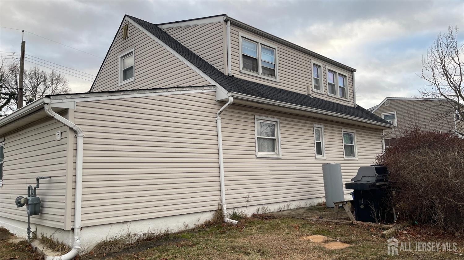Photo 3 of Single family home for sale at 7 Kendall Dr, Parlin, NJ 08859 | MLS# 2705675R | Listing updated on 2026-10-07