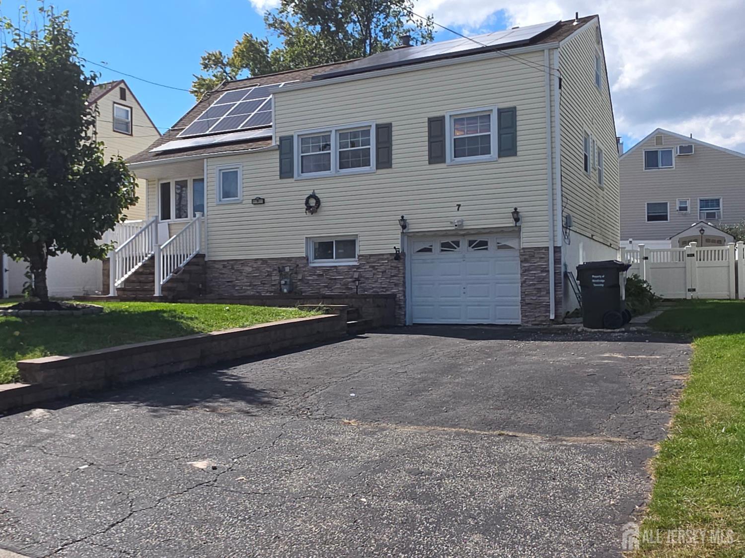 Photo 3 of Single family home for sale at 7 Inverness Ter, Fords, NJ 08863 | MLS# 2705750R | Listing updated on 2026-10-06