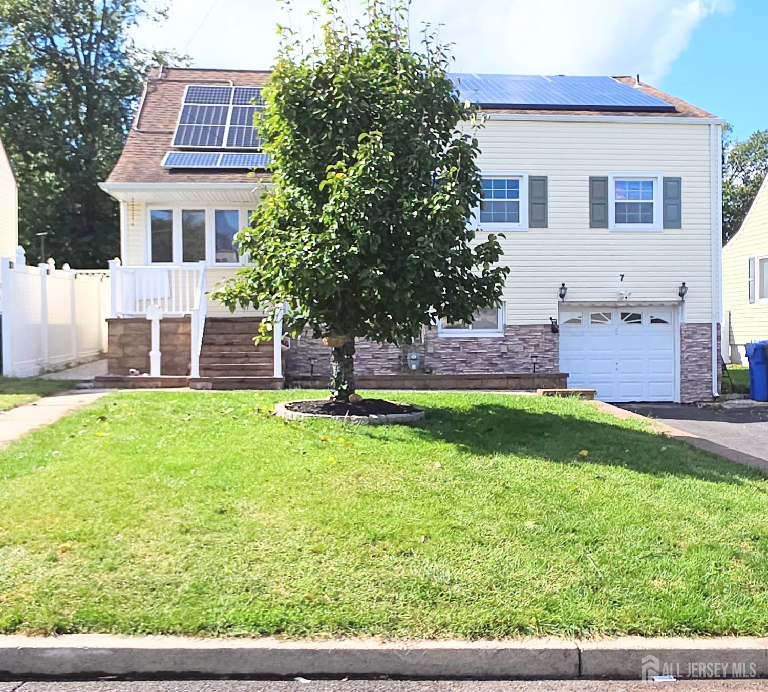 Photo 2 of Single family home for sale at 7 Inverness Ter, Fords, NJ 08863 | MLS# 2705750R | Listing updated on 2026-10-06