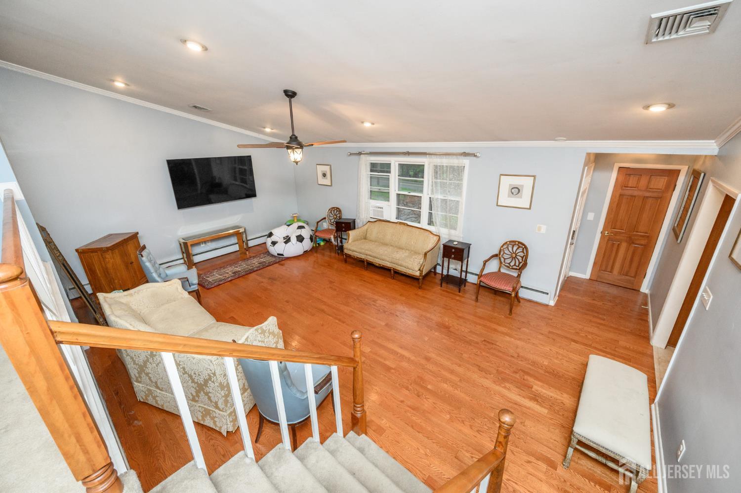 Listing photo 6
