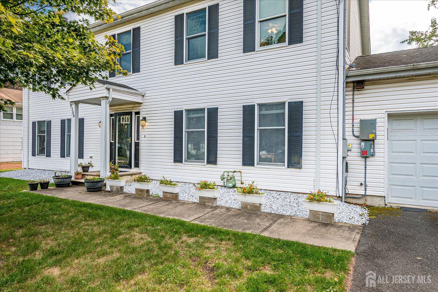 Photo 3 of Single family home for sale at 154 Dutton St, Franklin Twsp, NJ 08873 | MLS# 2705767R | Listing updated on 2026-10-07