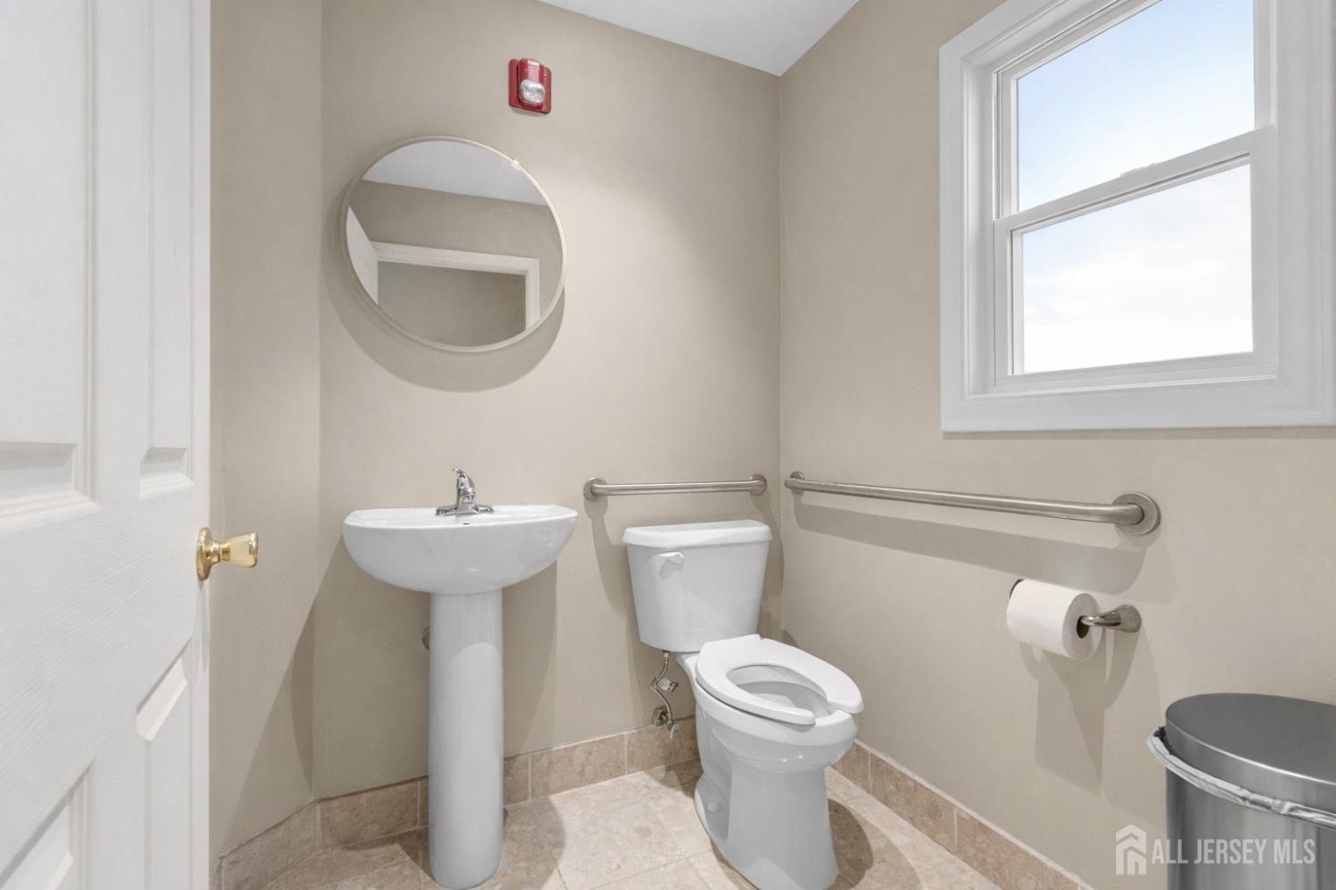 Listing photo 6
