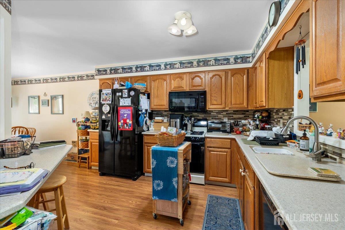 Listing photo 6
