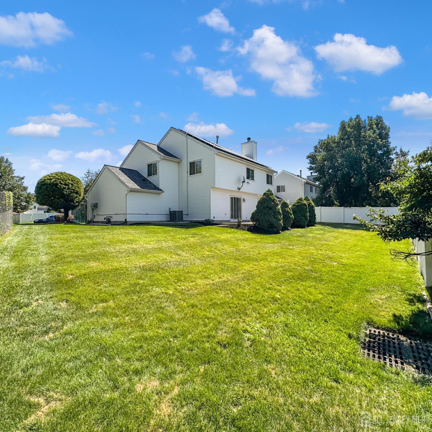 Photo 3 of Single family home for sale at 174 Buttonwood Dr, Piscataway, NJ 08854 | MLS# 2705803R | Listing updated on 2026-10-10
