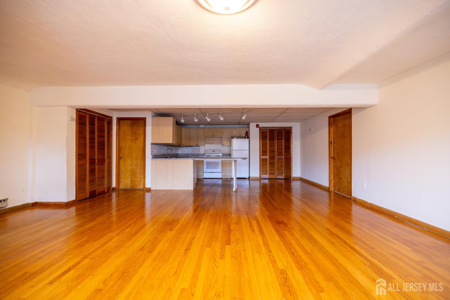 Listing photo 6