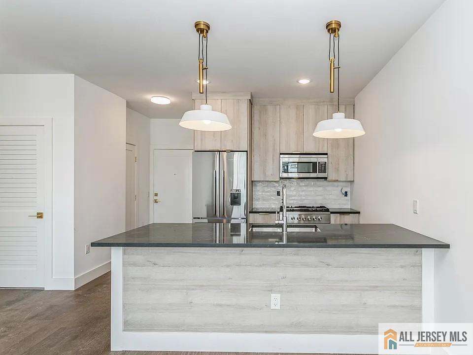 Photo 4 of Condo for sale at 386 5th Street #301, Jersey City, NJ 07302 | MLS# 2770695M | Listing updated on 2026-10-09
